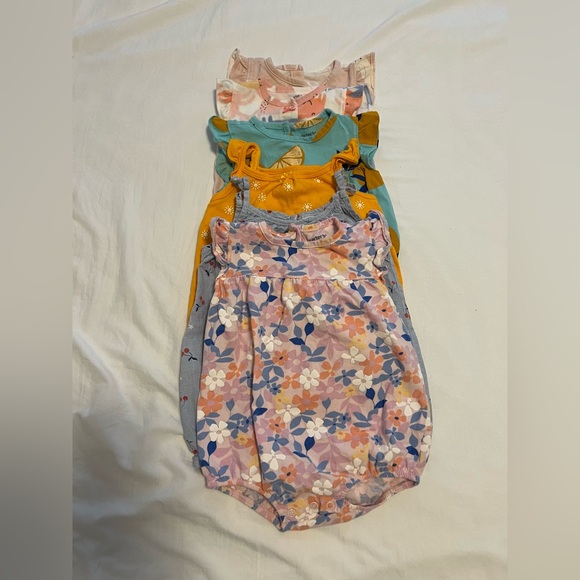 SOLD-Baby Outfits from Newborn to 24 M - Picture 9 of 10